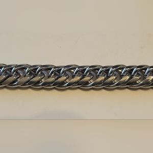 EUC Silver Tone Chain Bracelet